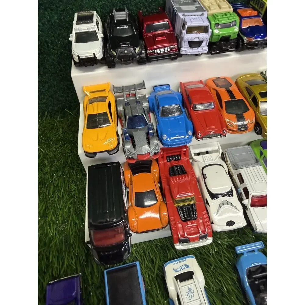 Large Lot of 40+ Diecast Toy Cars Trucks Vans Mixed Hot Wheels Matchbox Vehicles